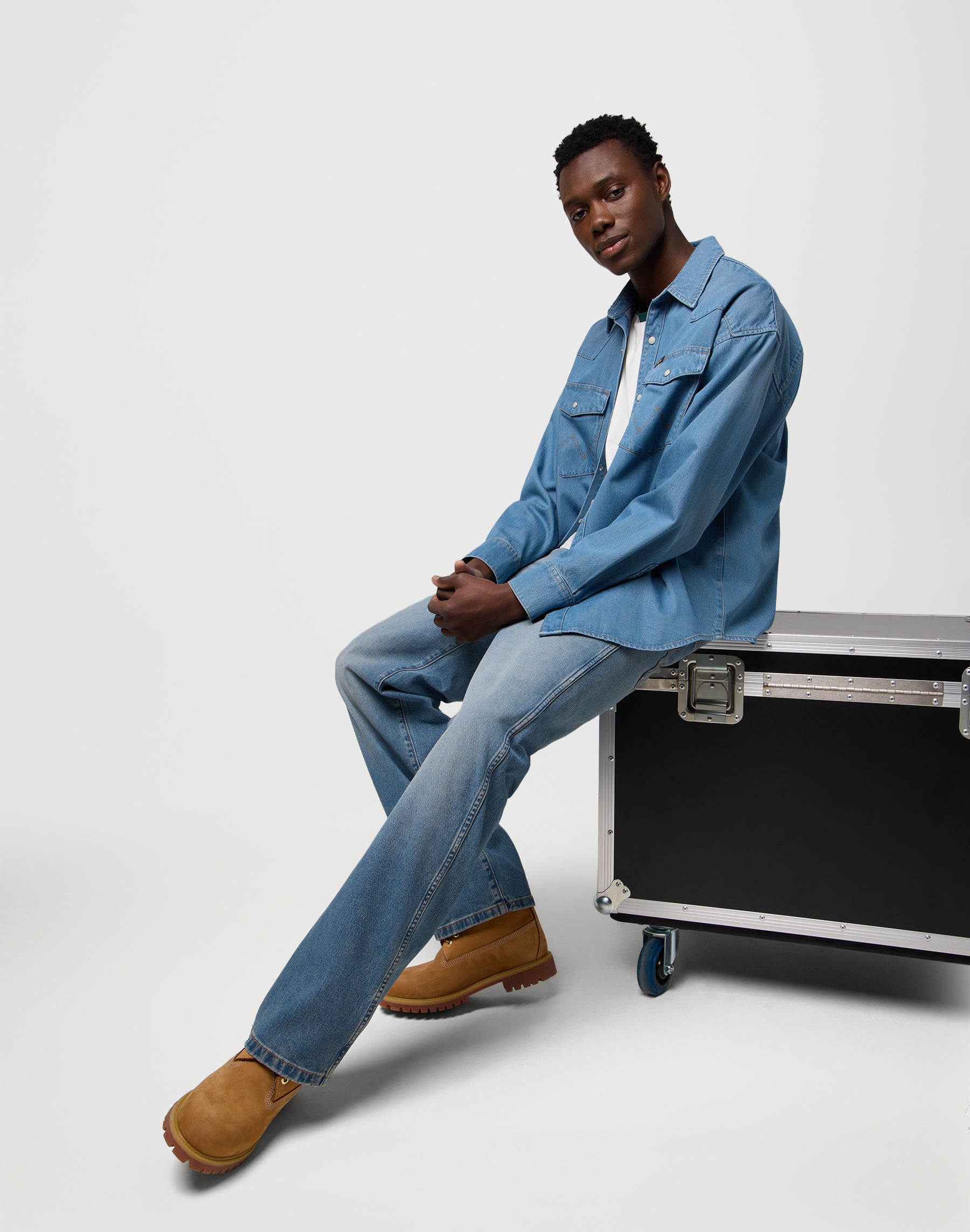 Loose Straight in Authentic Medium Jeans Wrangler
